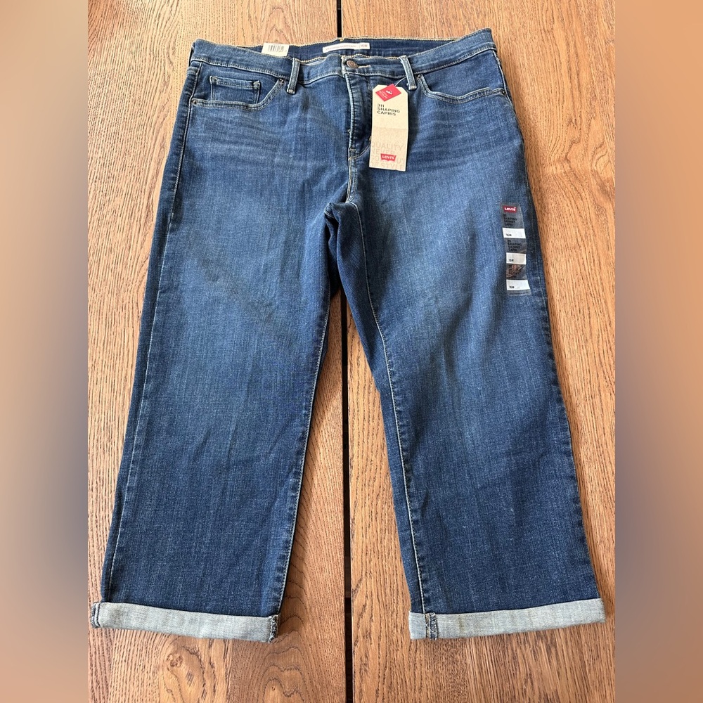 NWT. Levi's 311 Shaping Skinny Capri Jeans Size 16W